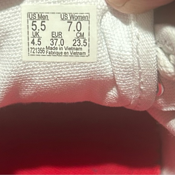 Limited Edition Vans x Disney 100 Years of Wonder Shoes Black Suede size W7/M5.5 - Picture 9 of 9